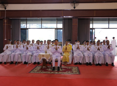 พิธีสวดพระพุทธมนต์และทำบุญตักบาตรถวายพระราชกุศล ... พารามิเตอร์รูปภาพ 4